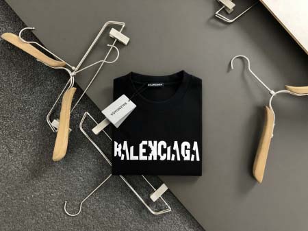 2025年10月30日秋冬新作BALENCIAGAスウェット...