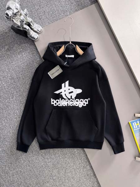 2025年10月31日秋冬新作Balenciagaスウェット...